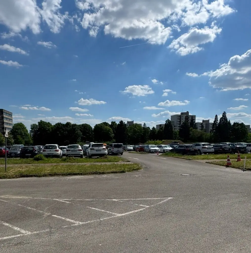 Außenparkplatz - 1